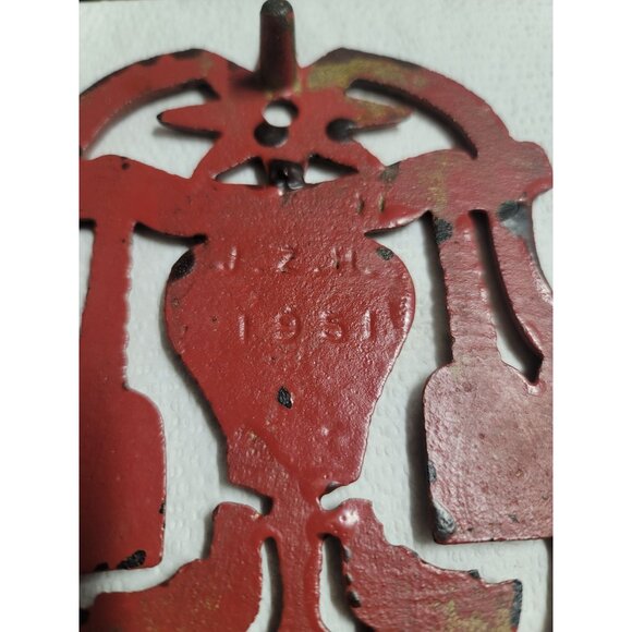 Vintage 1951 J.Z.H. Cast Iron Red Trivet With Heart & Bird Design - Picture 3 of 7